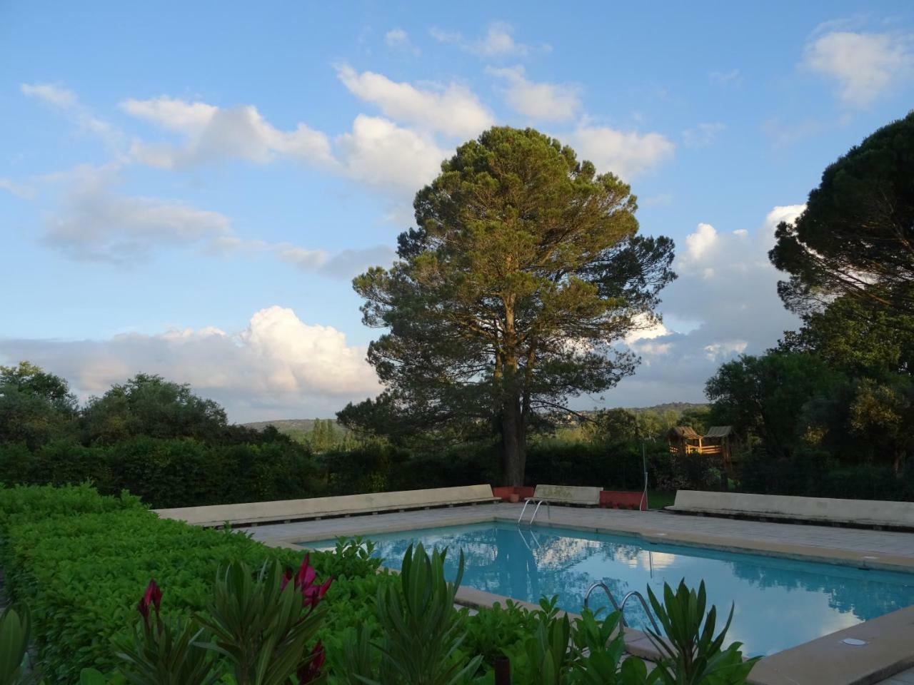 Domaine Le Moulin Neuf Hotel Saint-Quentin-la-Poterie Luaran gambar